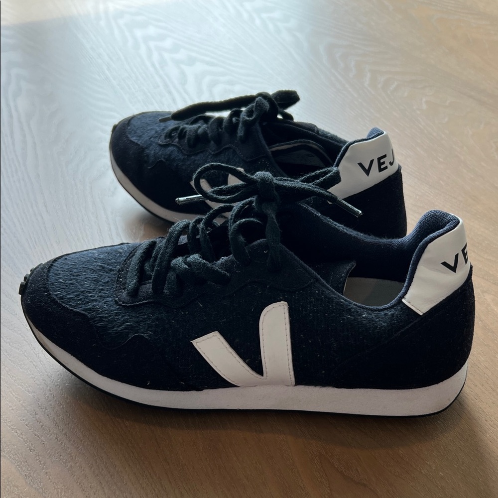 Veja Women’s Black, Blue, White Athletic Sneakers - Size 7 - Picture 2 of 16